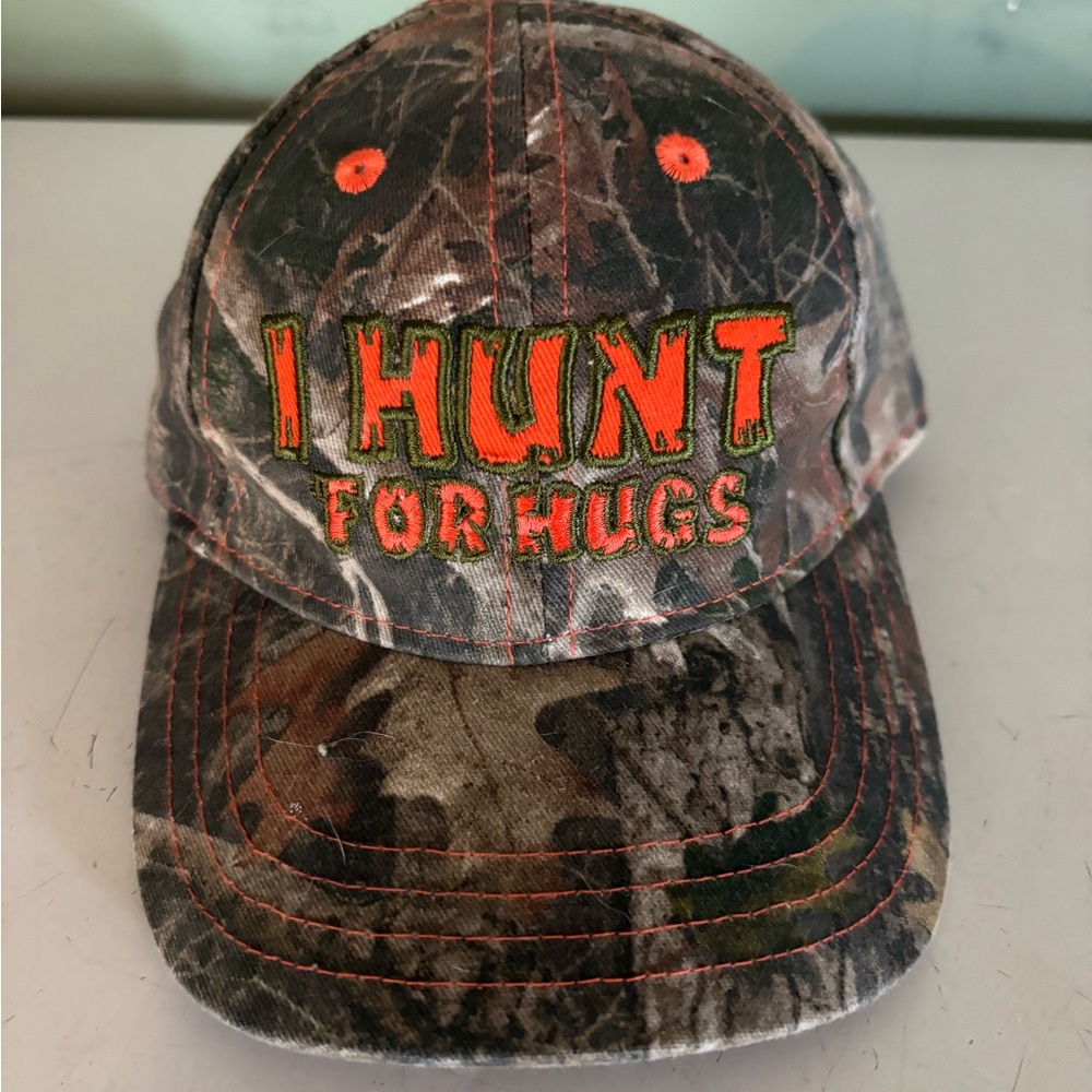 Camouflage 'I Hunt for Hugs' Cap